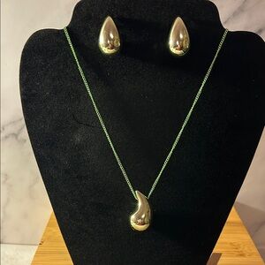 Elegant Metallic Green Teardrop Jewelry Set